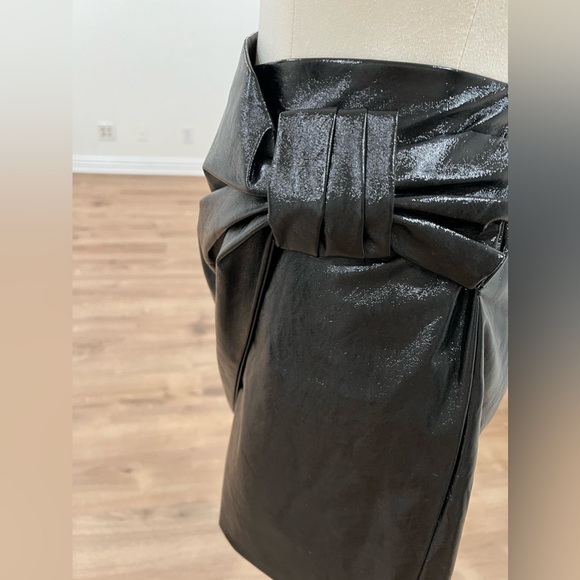 Sunset & Spring Patent Bow Mini Skirt - Picture 4 of 16